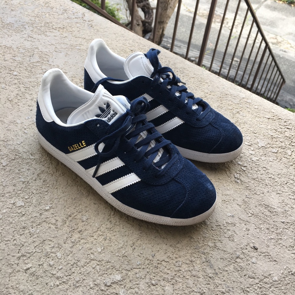 ✨🎊SOLD🎊 Adidas original Gazelle navy classics - Picture 2 of 5